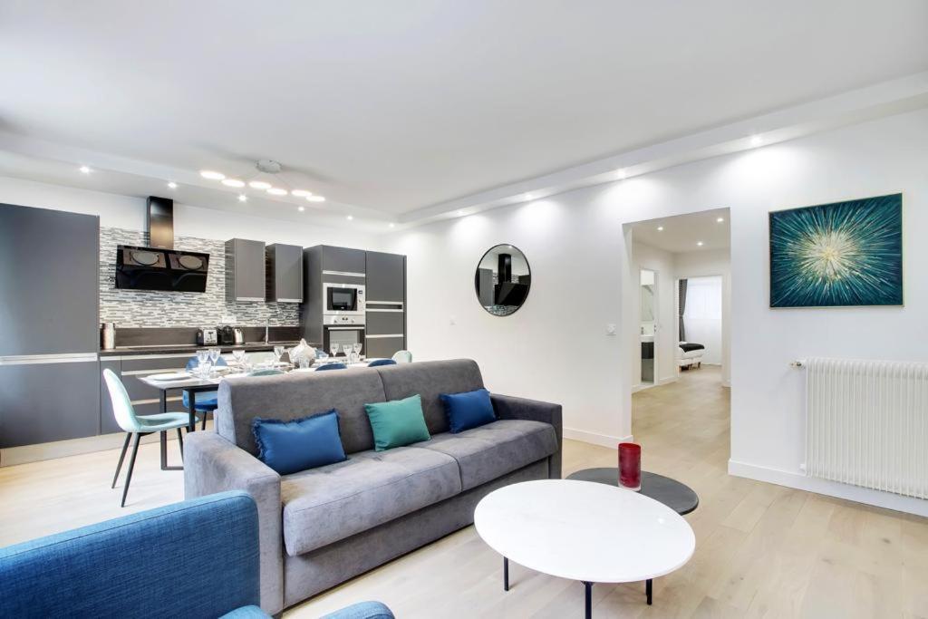 Trocadero/ Eiffel Tower - 3 Bedrooms- All New! パリ エクステリア 写真