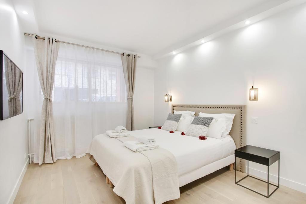 Trocadero/ Eiffel Tower - 3 Bedrooms- All New! パリ エクステリア 写真