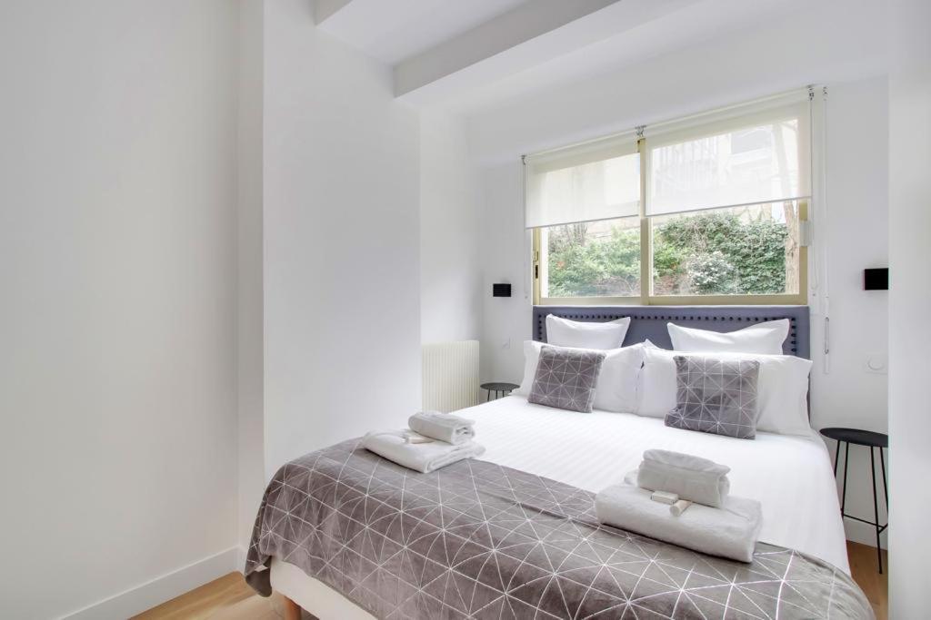 Trocadero/ Eiffel Tower - 3 Bedrooms- All New! パリ エクステリア 写真